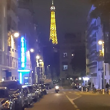 Pres De Tour Eiffel * Париж