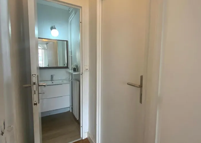 Pour 4 Chez Rihani Pres De La Tour Eiffel * Paris