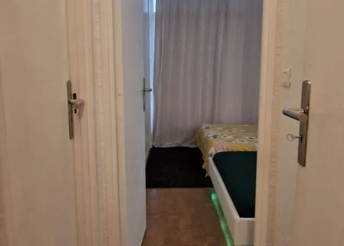 Pour 4 Chez Rihani Pres De La Tour Eiffel Homestay Paris