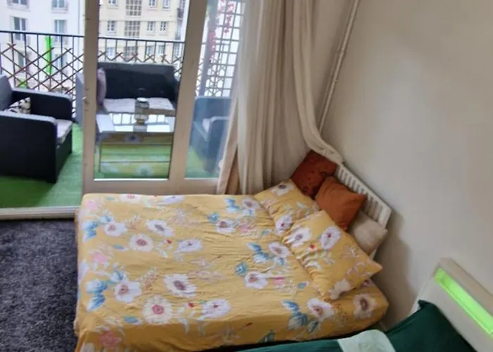 Pour 4 Chez Rihani Pres De La Tour Eiffel Homestay Paris